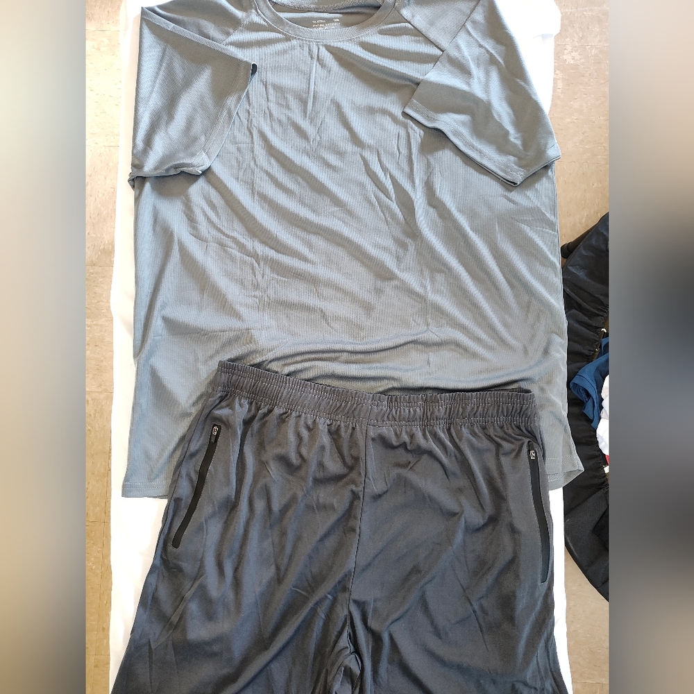 Men's Gray Athletic T-Shirt and Shorts Set - Picture 2 of 3